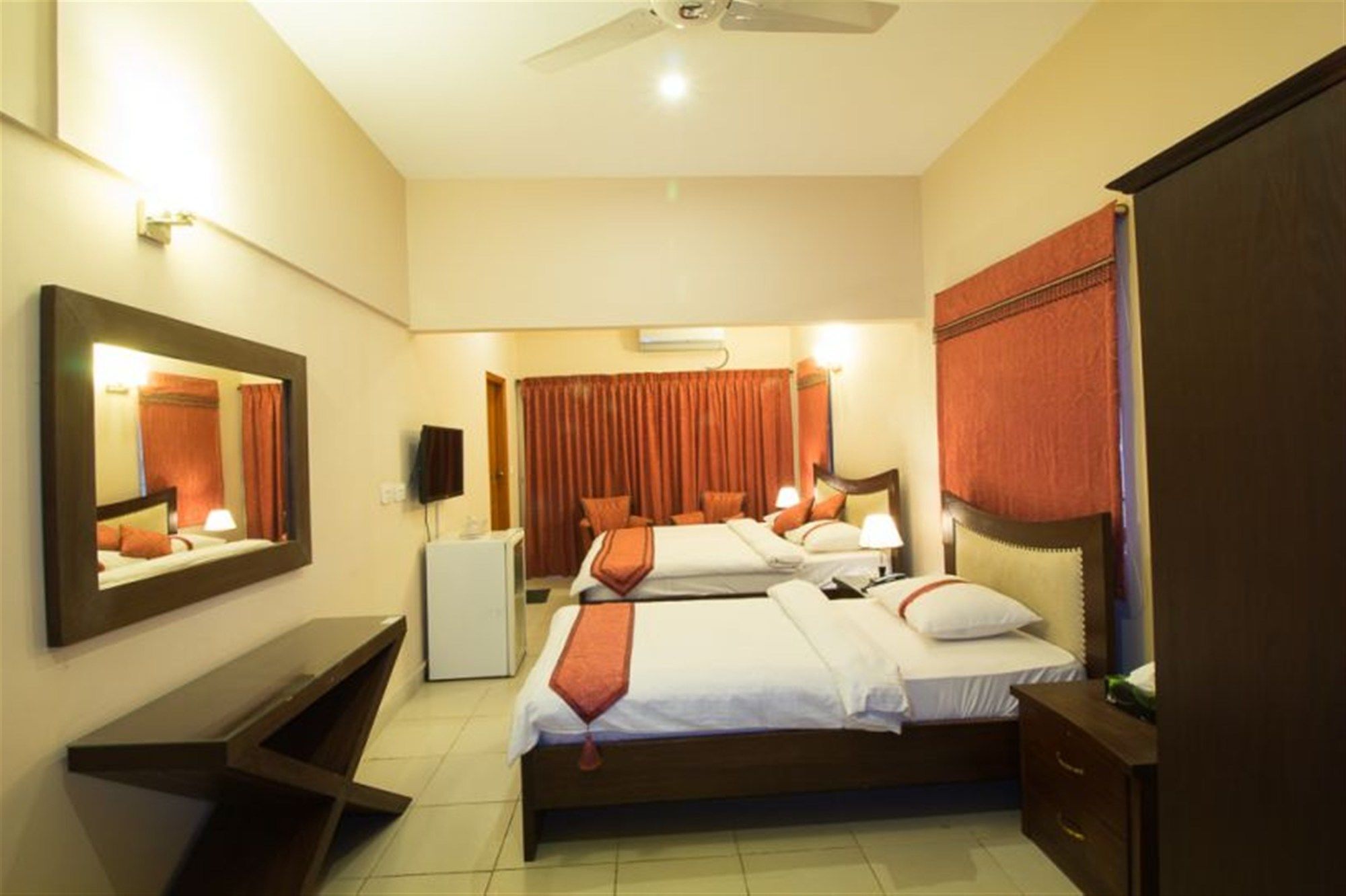 Royal Inn Hotel Karachi Extérieur photo