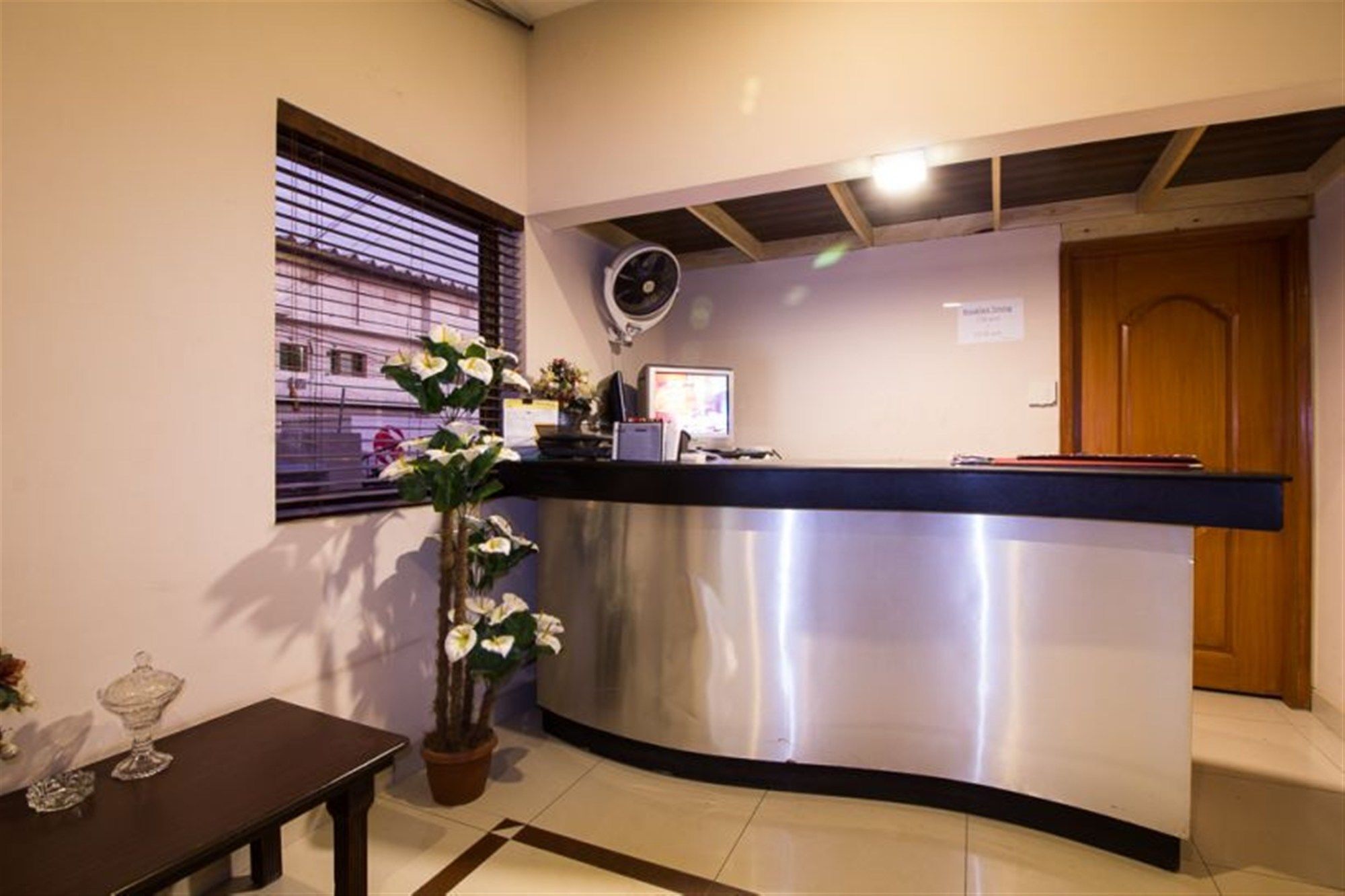 Royal Inn Hotel Karachi Extérieur photo