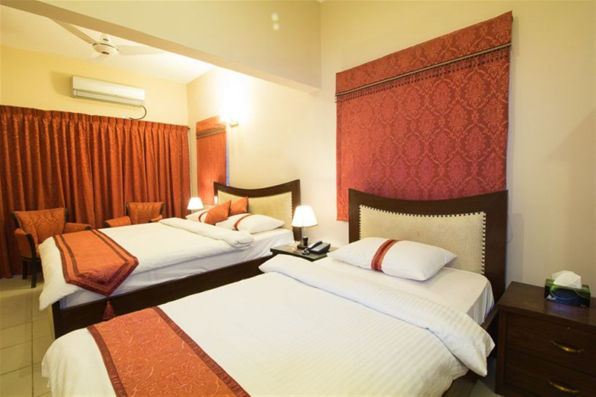 Royal Inn Hotel Karachi Extérieur photo